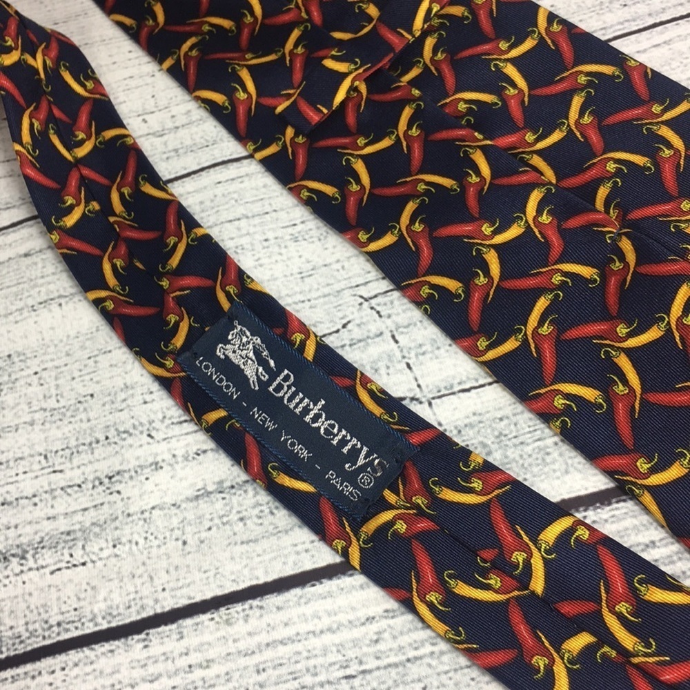 Burberry’s London Chile Tie 100% Silk - Picture 4 of 5